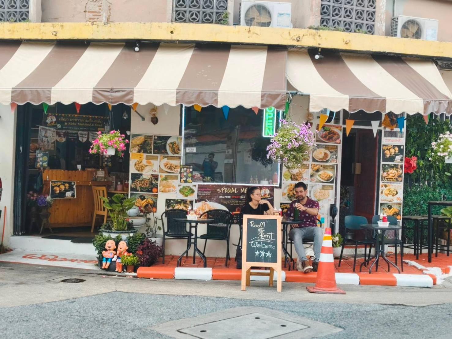 Rhythm Of Life Guesthouse 56 Bangkok Bagian luar foto